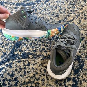 Under armour jet 21 youth basketball shoe EUC size 5